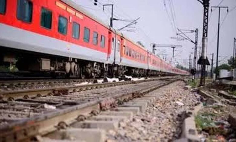 गोंडा रूट पर बड़ा रेल ब्लॉक: 7 से 11 जुलाई तक कई ट्रेनें रद्द, कुछ का बदला रूट गोंडा-रूट-पर-बड़ा-रेल-ब्लॉक:-7-से-11-जुलाई-तक-कई-ट्रेनें-रद्द,-कुछ-का-बदला-रूट