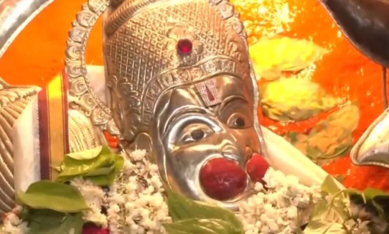रात में हनुमान जी की पूजा क्यों मानी जाती है सबसे फलदायी? जानिए धार्मिक मान्यता रात-में-हनुमान-जी-की-पूजा-क्यों-मानी-जाती-है-सबसे-फलदायी?-जानिए-धार्मिक-मान्यता