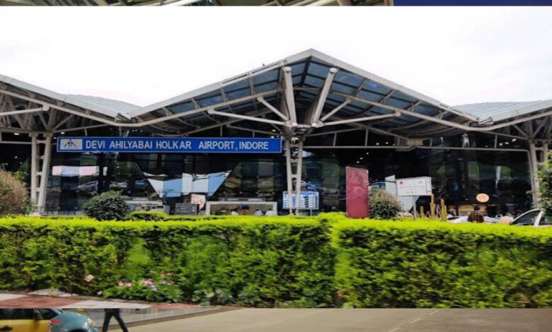 10 साल से एयरपोर्ट विस्तार का इंतजार कर रहा इंदौर, 143 एकड़ जमीन की तलाश में अटका प्रोजेक्ट 10-साल-से-एयरपोर्ट-विस्तार-का-इंतजार-कर-रहा-इंदौर,-143-एकड़-जमीन-की-तलाश-में-अटका-प्रोजेक्ट