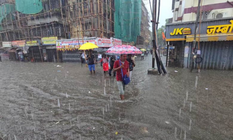 मुंबई में मानसून का कहर, सड़कों और रेलवे ट्रैक पर भरा पानी; अंधेरी सबवे बंद मुंबई-में-मानसून-का-कहर,-सड़कों-और-रेलवे-ट्रैक-पर-भरा-पानी;-अंधेरी-सबवे-बंद