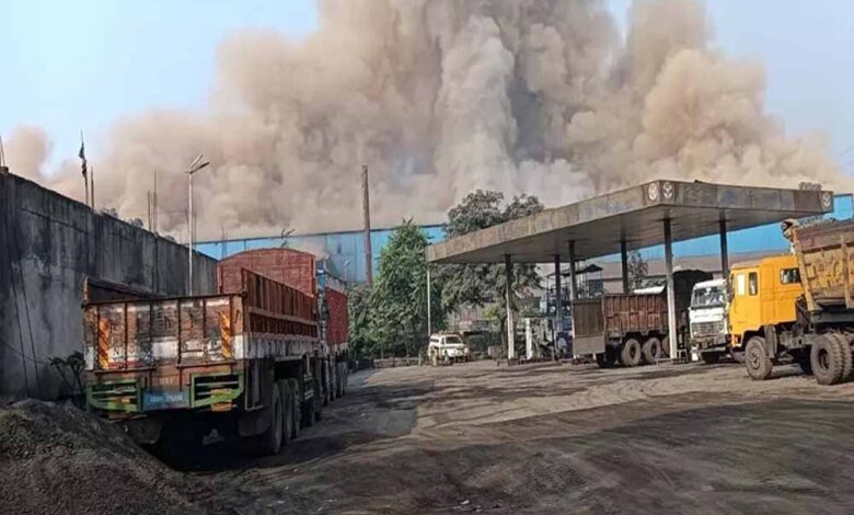 रायगढ़ इस्पात संयंत्र में फर्नेस ब्लास्ट, 4 मजदूर घायल; मौके पर मची अफरा-तफरी रायगढ़-इस्पात-संयंत्र-में-फर्नेस-ब्लास्ट,-4-मजदूर-घायल;-मौके-पर-मची-अफरा-तफरी