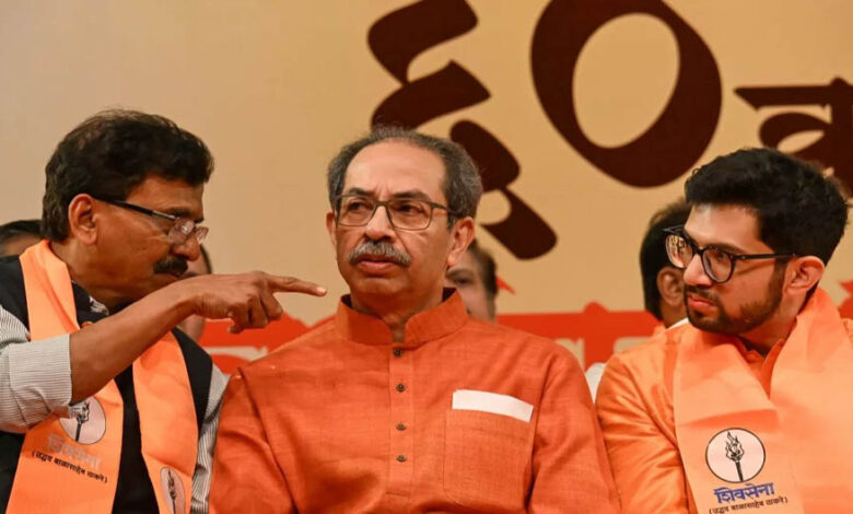 उद्धव ठाकरे के सामने नया संकट, सांसदों के बाद अब दफ्तर पर भी मंडराया खतरा उद्धव-ठाकरे-के-सामने-नया-संकट,-सांसदों-के-बाद-अब-दफ्तर-पर-भी-मंडराया-खतरा